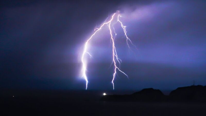 Uncommon Ways to Charge Your Phone Battery For Apocalyptic Events
