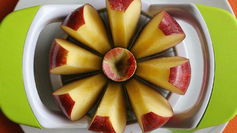 Why Apple Turns Brown When Sliced?