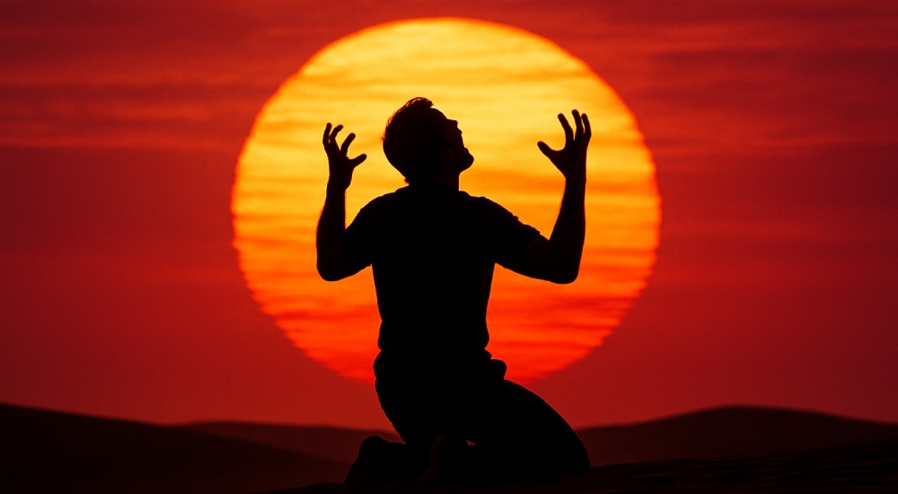 A man expressing his emotions on a desert bilingually